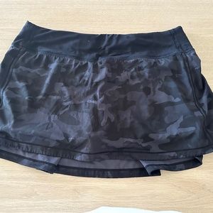 Luluemon black camo skirt